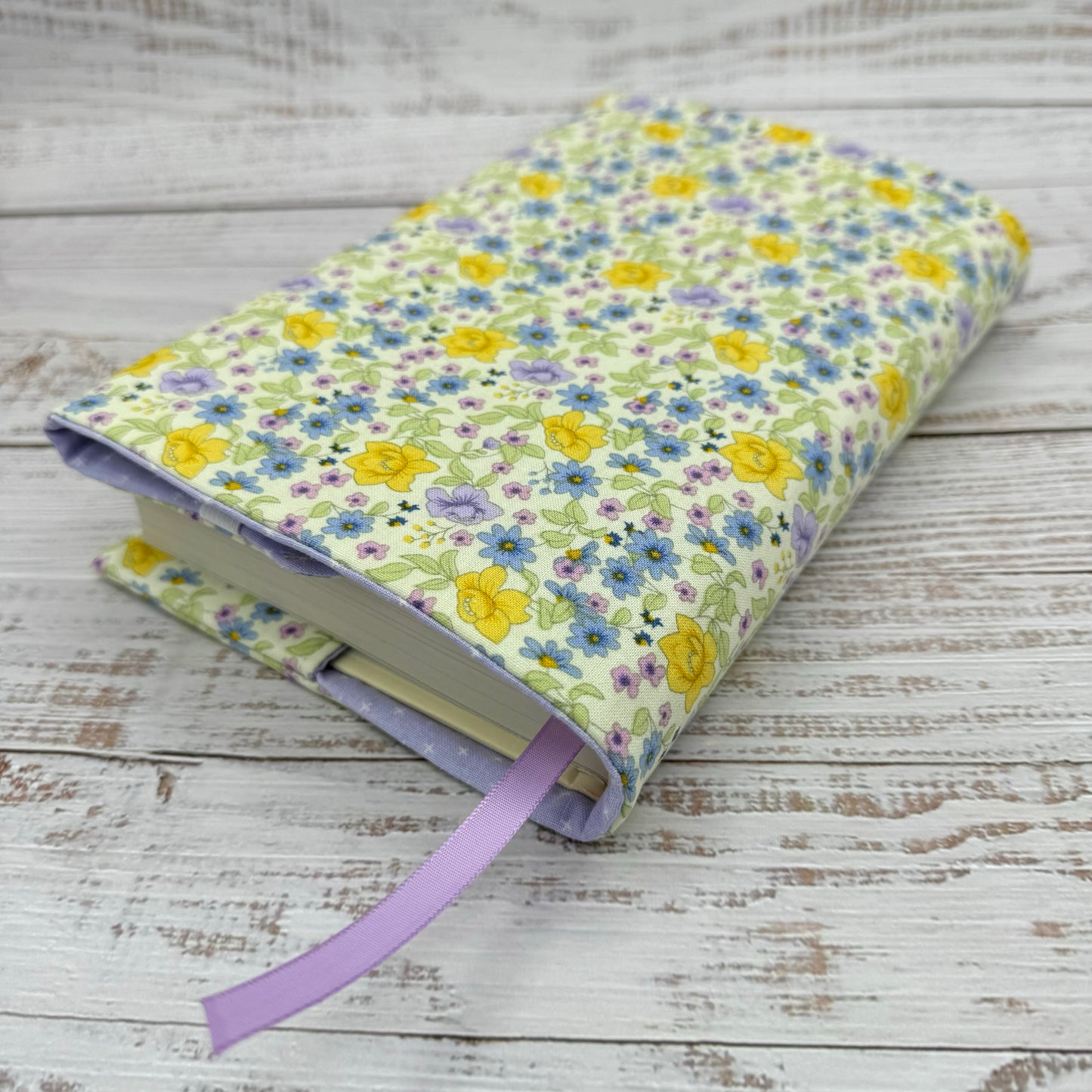 Ditsy Florals - Adjustable Dust Jacket, Book Cover