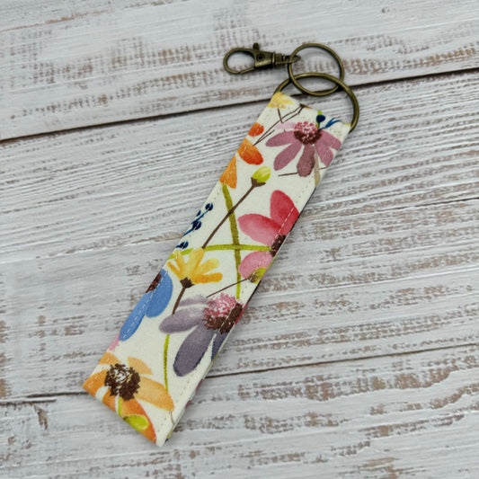 Watercolor Daisies - Wristlet Keychain