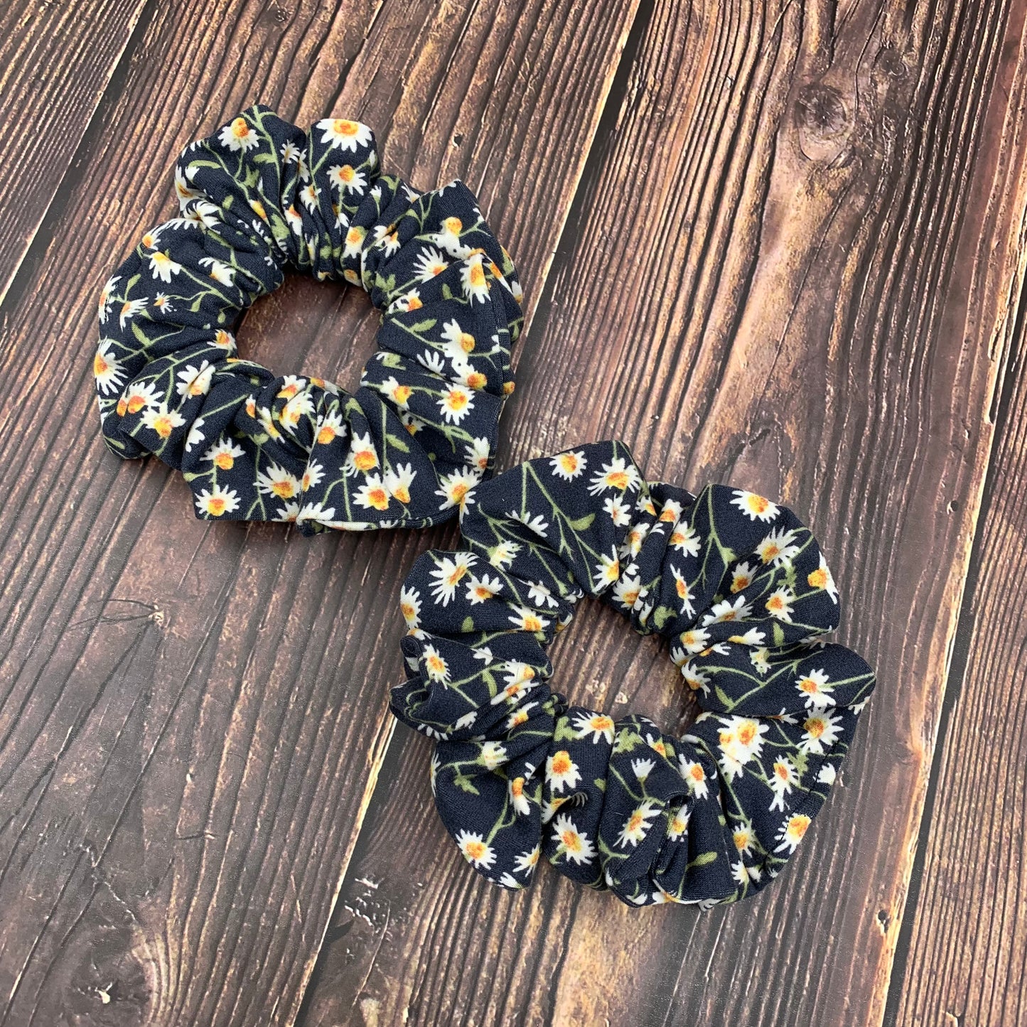 Tiny Daisy Gray - Scrunchies