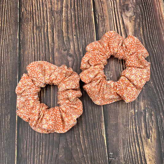 Coral Daisy - Scrunchies